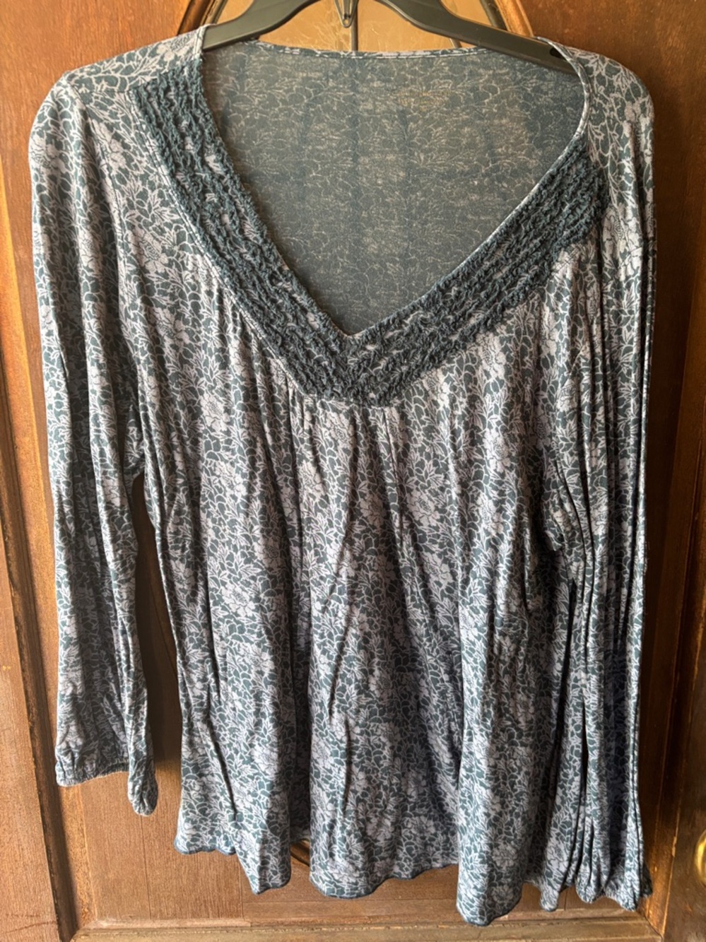 Calvin Klein v decorated neckline long sleeve gray & green top